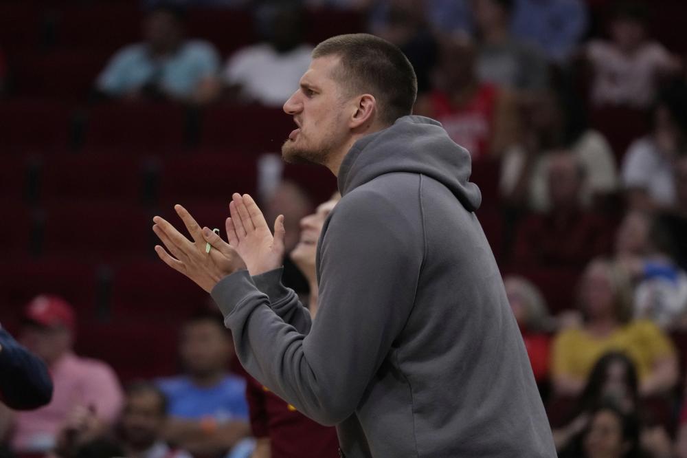 力使他在场 力使他在场